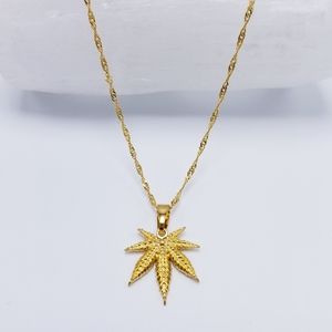 Gold leaf pendant necklace